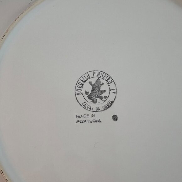 Bordallo Pinheiro Ingrid Cream Dinner Plates Lot of 2 Portugal - Picture 12 of 12